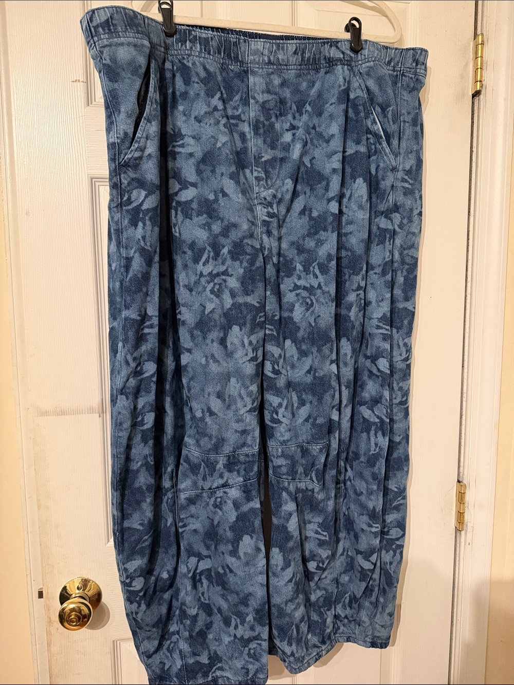 GAP Blue Floral-Pattern Ankle Jeans